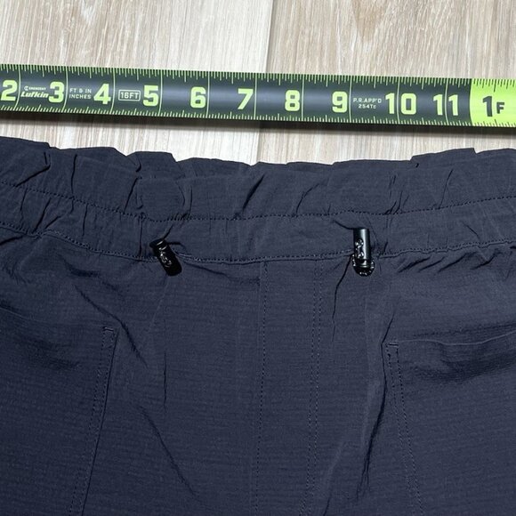 NWT Athleta Black Trekkie Paper Bag Shorts - Size 6 - Picture 12 of 15